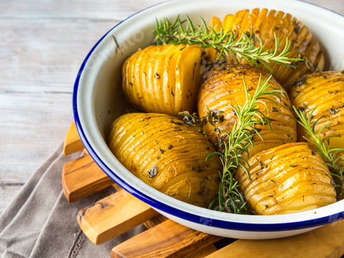 Preview: Baked potatoes cooked with herbs