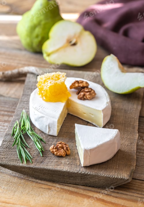 Preview: Camembert cheese with pears