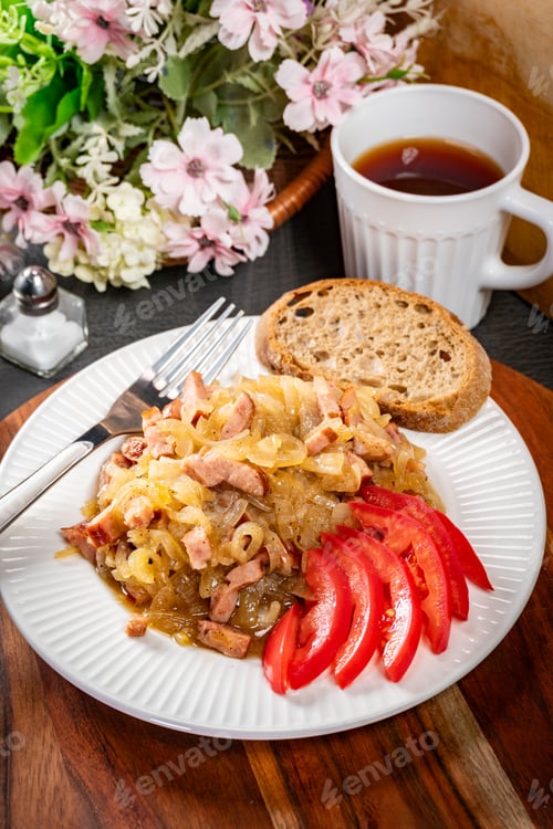 Preview: Stewed onion with sausage.