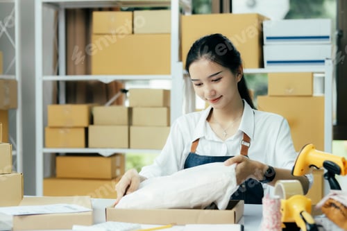 Preview: Woman Packing Products for Shipping at Workplace