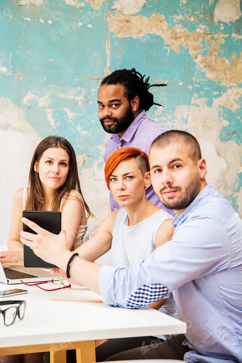 Preview: Young people working in the grunge office