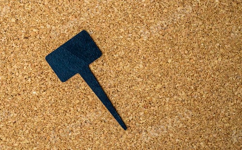 Preview: Collection of various note papers on corkboard
