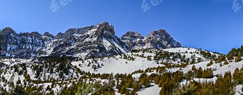 Preview: Panoramic shot of the Lacuniacha Piedrafita Wildlife Park in winter