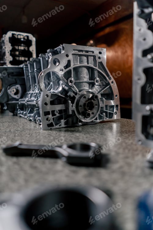Preview: engine block on the table the mechanic opened the locking valve mechanism Motor capital repair