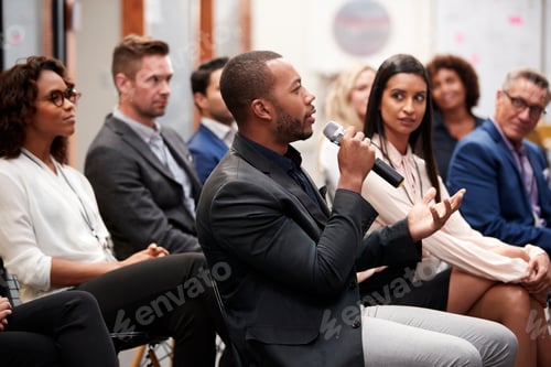 Preview: Group Of Businessmen And Businesswomen Applauding Presentation At Conference