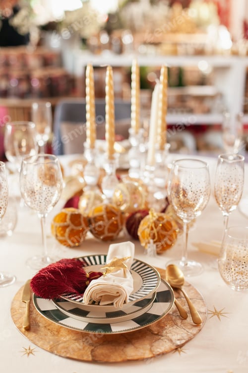 Preview: christmas trendy elegant table setting with plates and golden cutlery