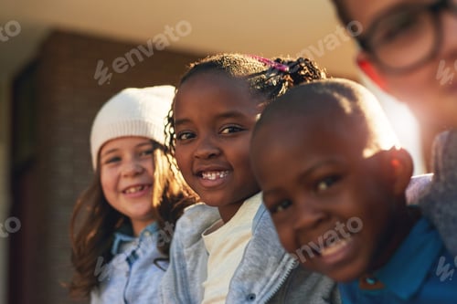 Preview: Theyre getting their share of sunshine on their lunch break