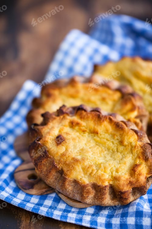 Preview: Finnish or Karelian traditional pasties - rye pies with mashed potato or rice filling