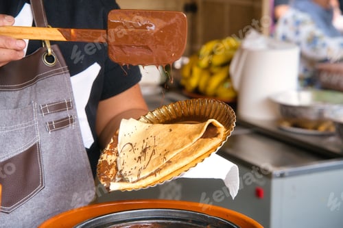 Preview: Unrecognizable man cooking a hot chocolate Crepe