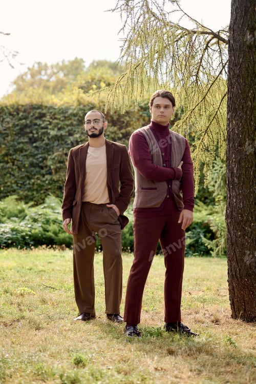 Preview: Two stylish men in autumn attire pose in a beautiful natural field