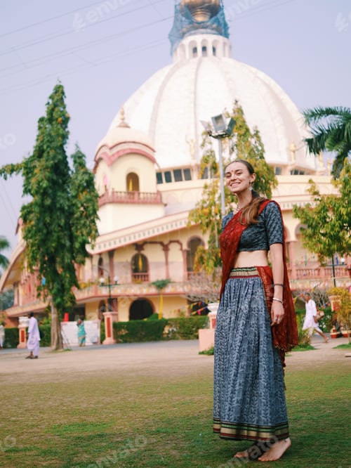 Preview: Girl in India