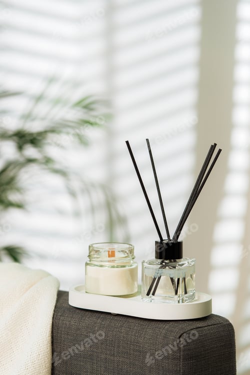 Preview: Aroma diffuser bottle with sticks in living room