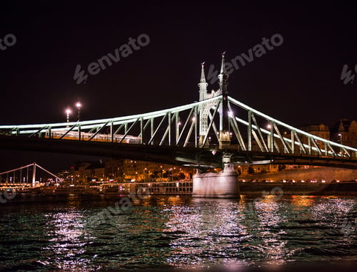 Preview: beautiful night view on the Liberty Bridge