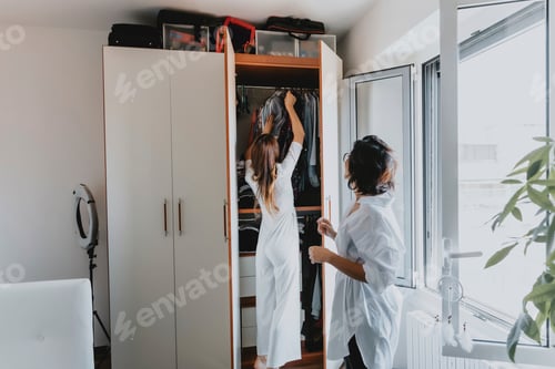 Preview: Choosing the perfect outfit for the day