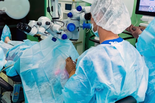Preview: Doctors perform eye lens replacement operation with modern equipment