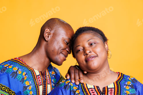 Preview: Couple posing, showing bonding