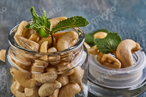Preview: Cashew in a transparent jar with sheets of mint on top