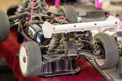 Preview: Maintenance of radio-controlled model of the car in a break between competitions
