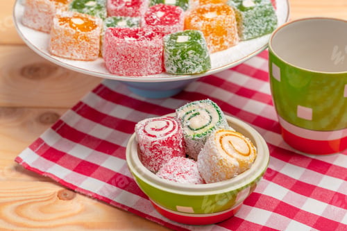 Preview: Turkish delight on a wooden table