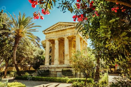 Preview: Monument to Sir Alexander Ball in Valletta, Malta