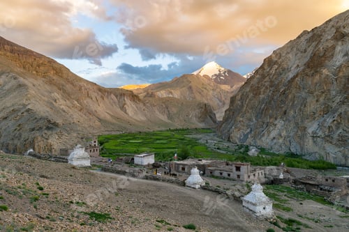 Preview: Small village, Hankar, in the middle of rocky mountains in Markha valley trekking, India