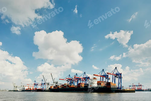 Preview: Row of loading cranes on river Elbe, Port of Hamburg, Germany