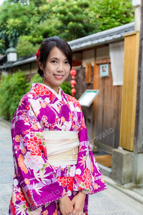 Preview: Japanese woman with kimono costume