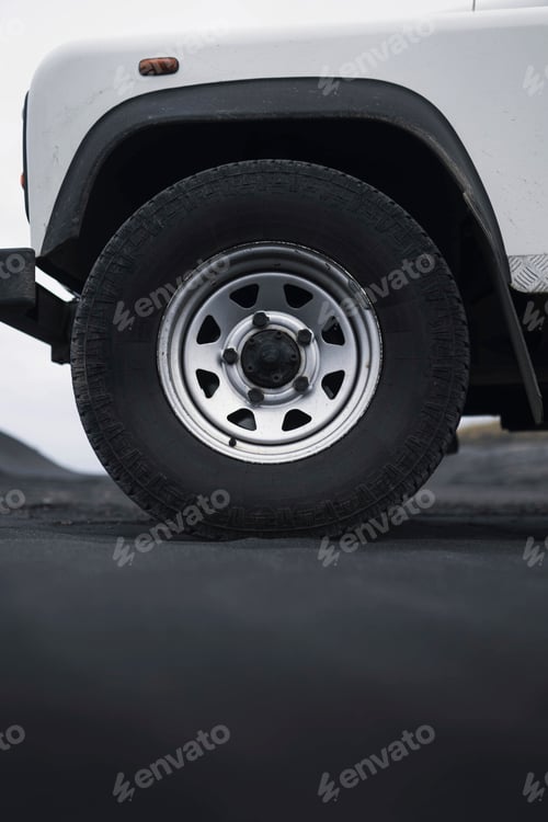 Preview: Land Rover Defender at Stokksnes