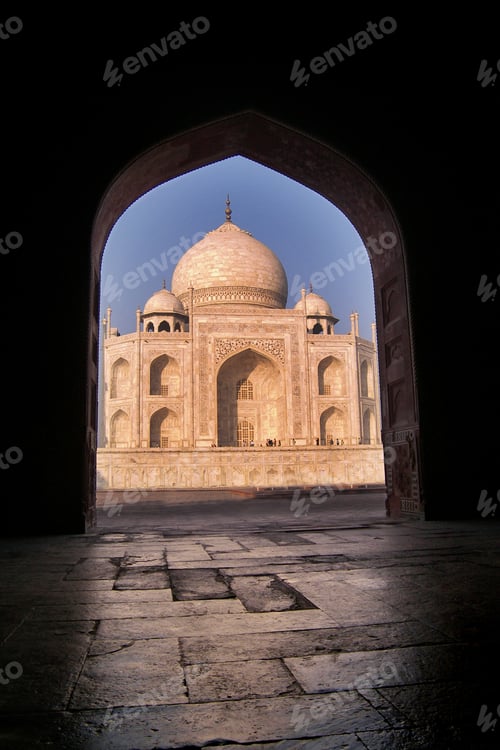 Preview: Taj Mahal, famous historical monument, UNESCO World Heritage Site.