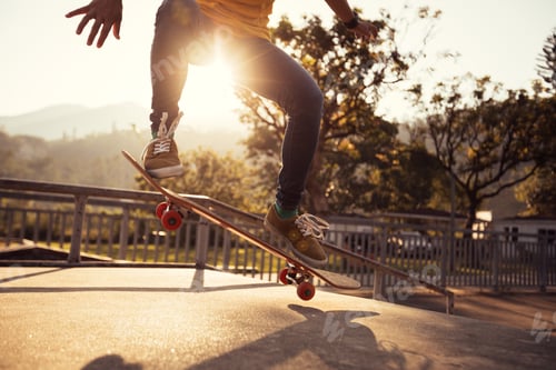 Preview: Skateboarding at skatepark