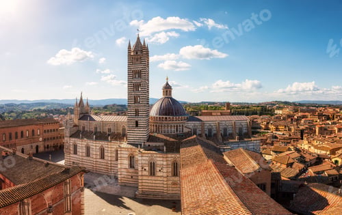 Preview: Old town of Siena, Italy