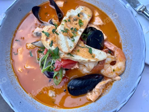 Preview: Delicious Seafood Stew Topped With Bread