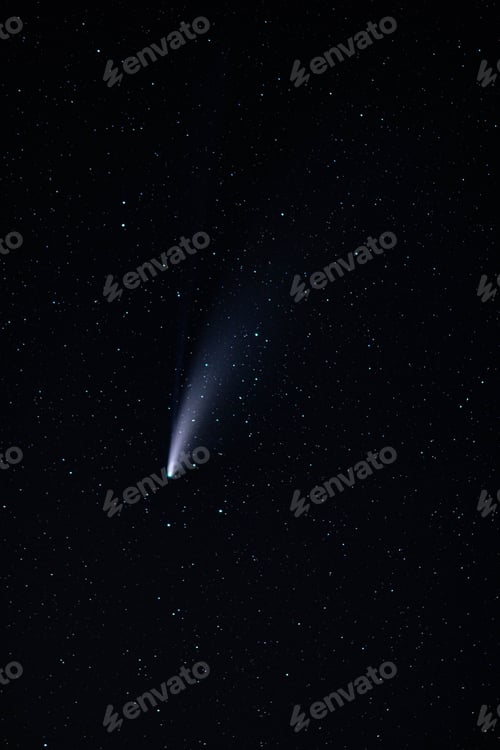 Preview: Neowise comet in a starry night