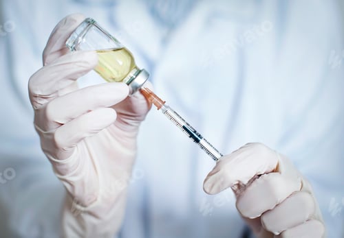 Preview: Doctor draws medicine into a syringe close-up