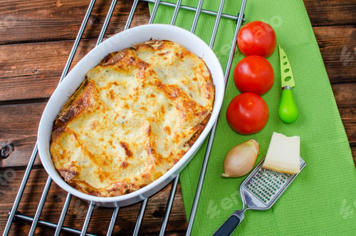Vista previa: Lasagne bolognese in a baking dish