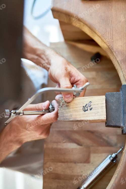 Preview: Artisan Making Metal Flower