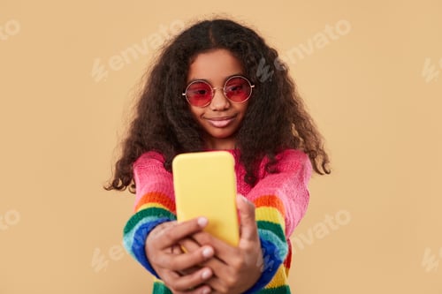 Preview: Hipster black girl taking selfie on smartphone