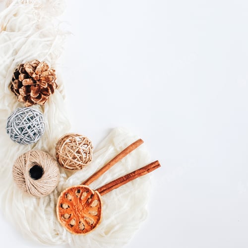 Preview: Autumn background with cinnamon sticks