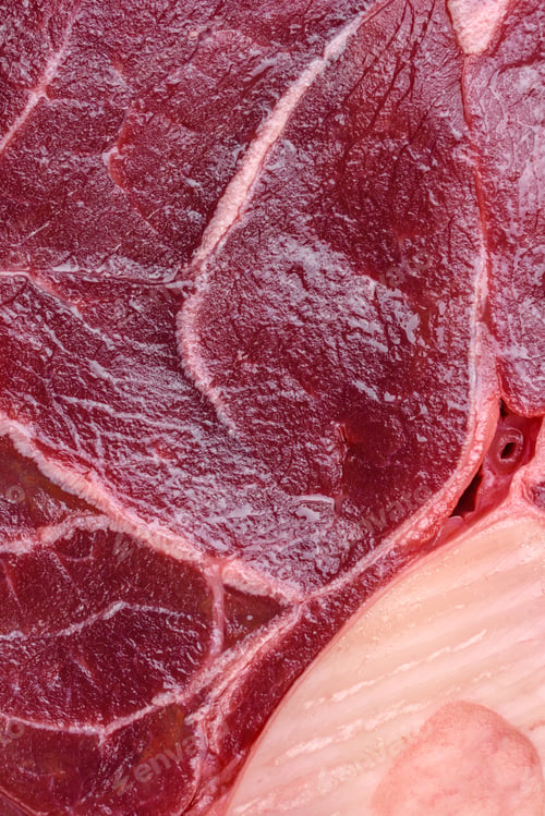 Preview: Fresh beef ossobuco steak with salt, spices and herbs