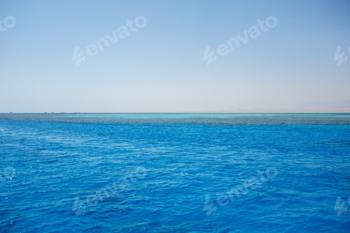 Preview: Photo of the red sea, bright sun