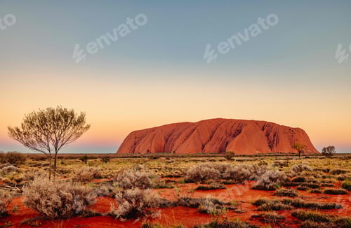 Preview: Scenic view of Uluru, a large sandstone formation in the center of Australia