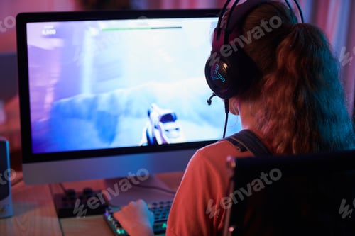 Preview: Girl Playing First Person Shooter