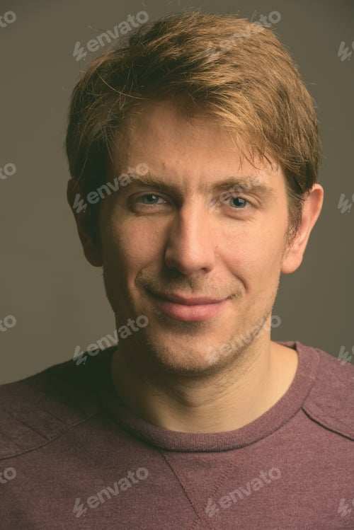 Preview: Handsome man against gray background