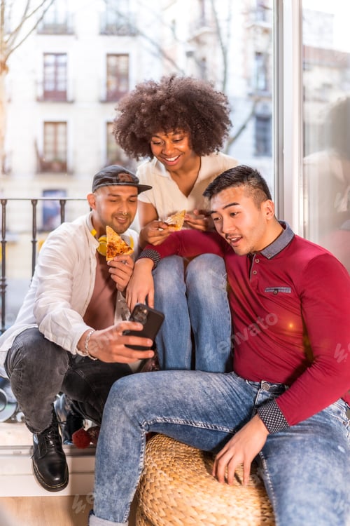 Preview: Friends eating pizza on the terrace at home, lunch or dinner, lifestyle, gastronomic concept