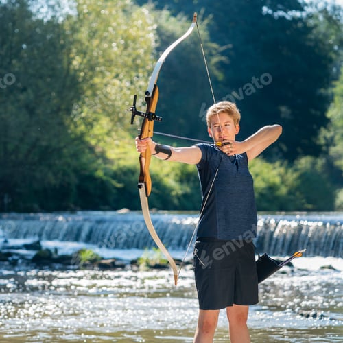 Preview: Portrait of archeress aiming with her bow