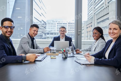 Preview: Portrait of a group of businesspeople having a meeting in a boardroom