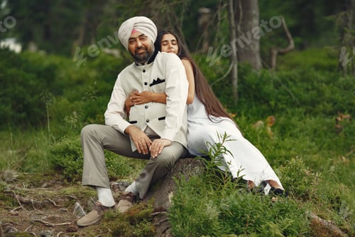 Preview: Portrait of Indian sikh man in turban with daughter