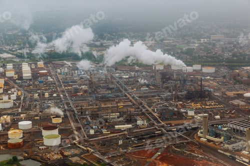 Preview: Oil and gas industry - refinery at twilight - factory plant