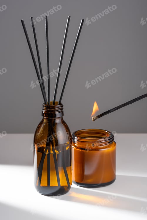 Preview: Aroma diffuser with natural essential oil in brown glass bottle, soy and coconut wax