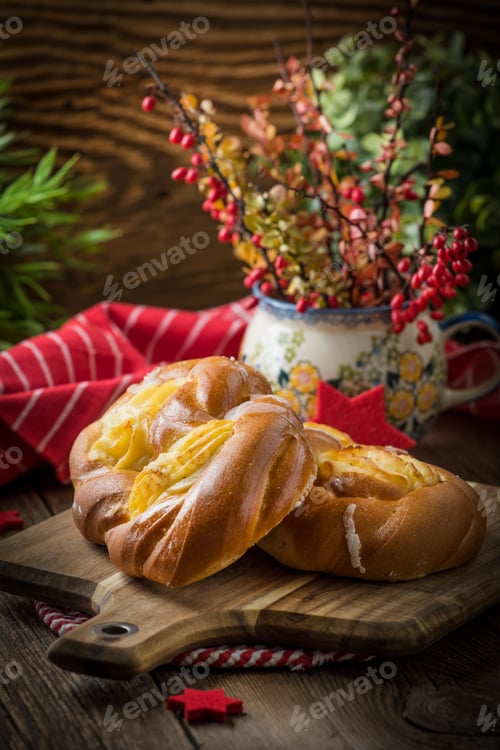 Preview: Sweet buns with cheese.